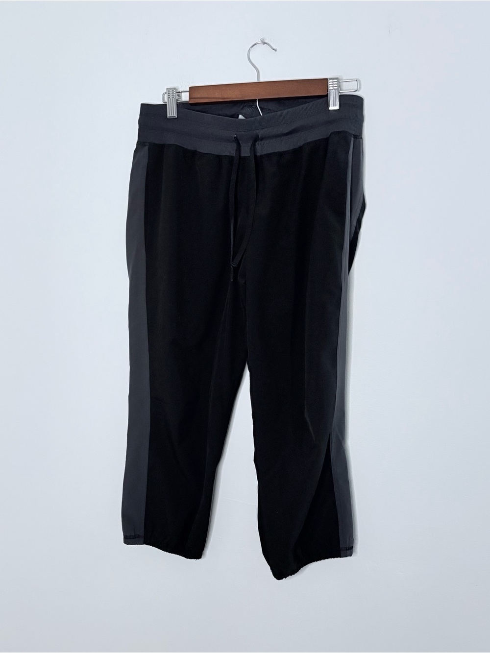 Champion Women’s Medium Black Grey Windpants 22” Inseam Lightweight Gym